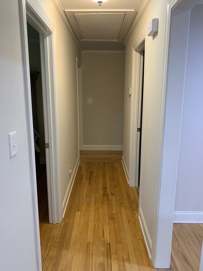 Building Photo - Totally Updated Home on Oak Bowery