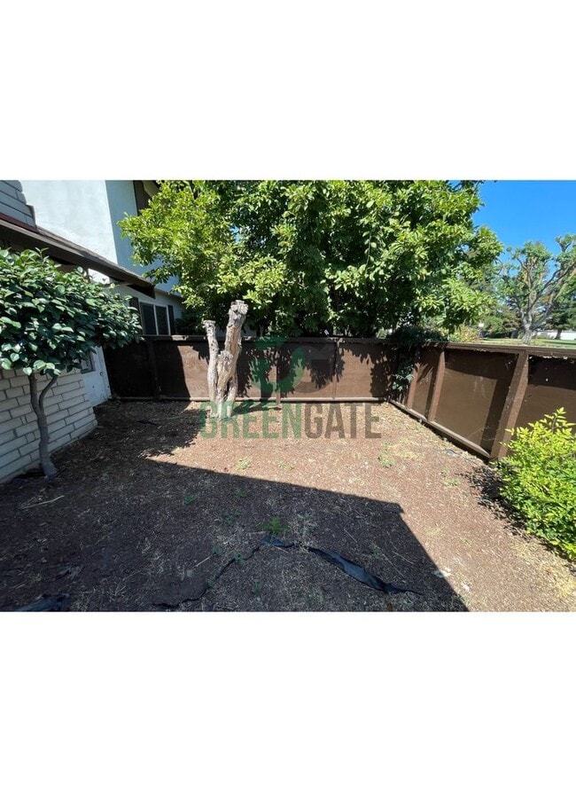 Building Photo - 3 BEDROOM 2 BATH HOME MOVE IN READY IN MODESTO!