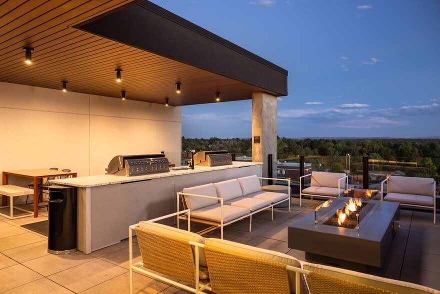 Building Photo - Noble