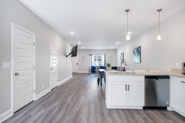 Building Photo - 156 Excell Rd