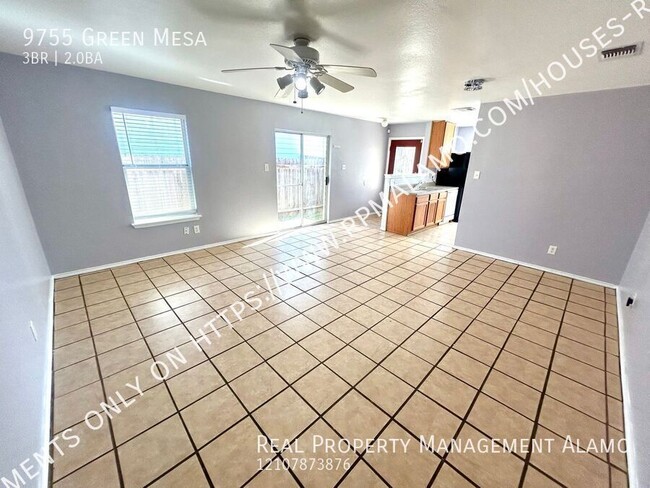 Building Photo - AVAILABLE NOW! 3 Bedroom / 2 Bath Home Nea...