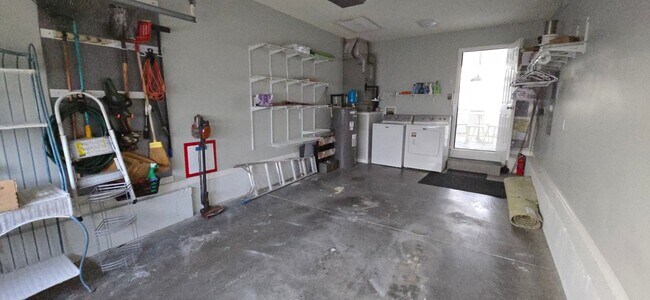 Building Photo - Village of Del Mar