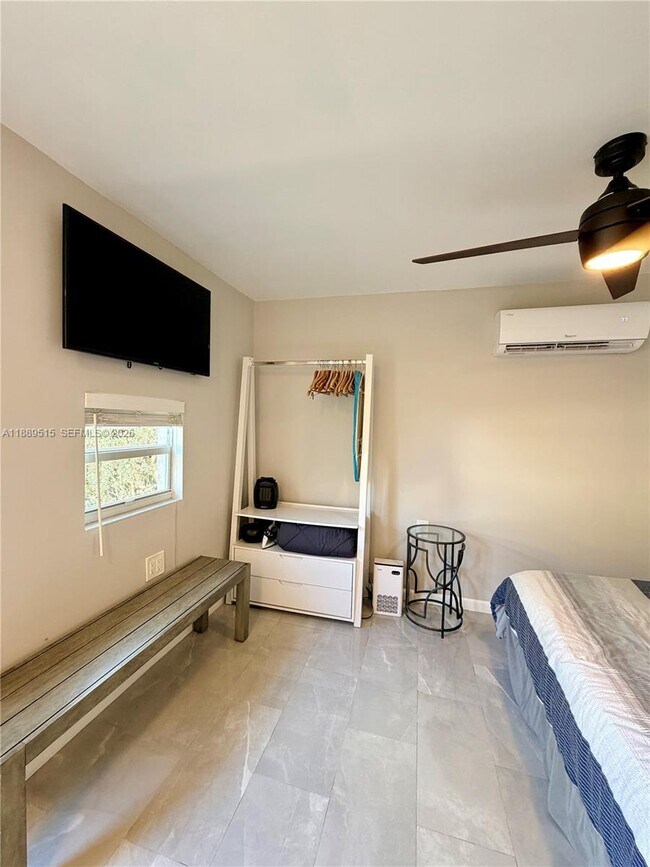 Building Photo - 361 SW 20th Rd