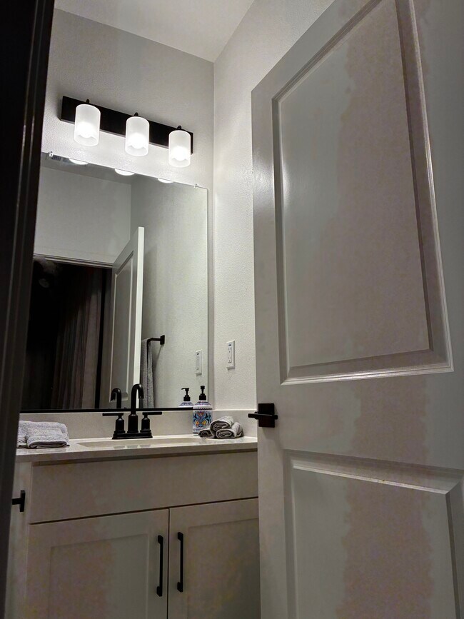 Building Photo - 42417 Lamporo Wy