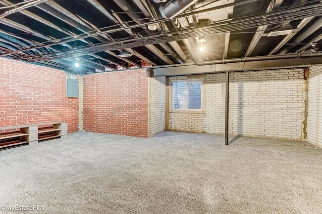 Building Photo - 41101 Maplewood Drive
