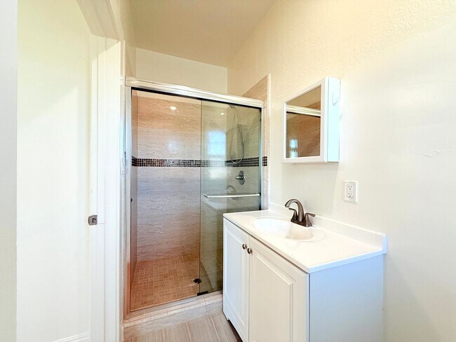 Building Photo - 1536 4th Ave