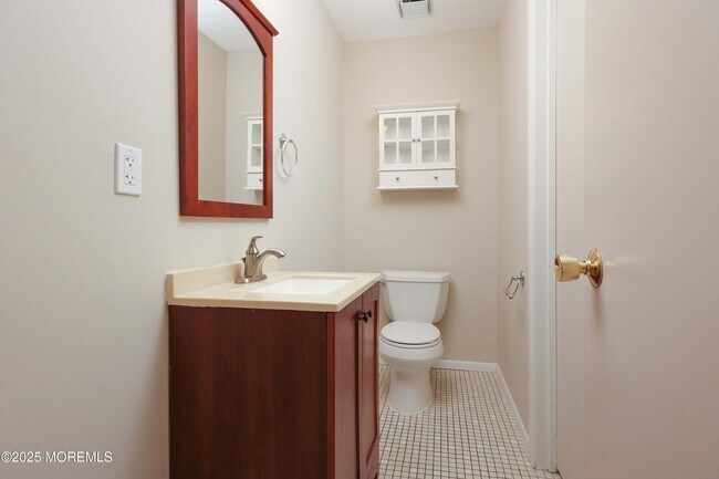 Building Photo - 705 Zlotkin Cir