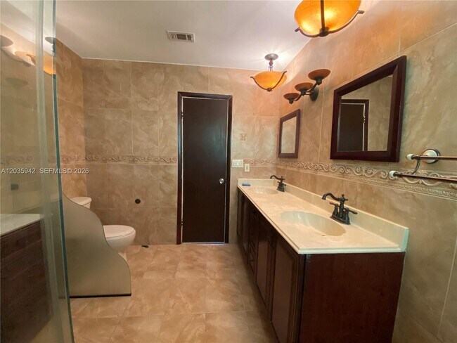 Building Photo - 490 Bonaventure Blvd