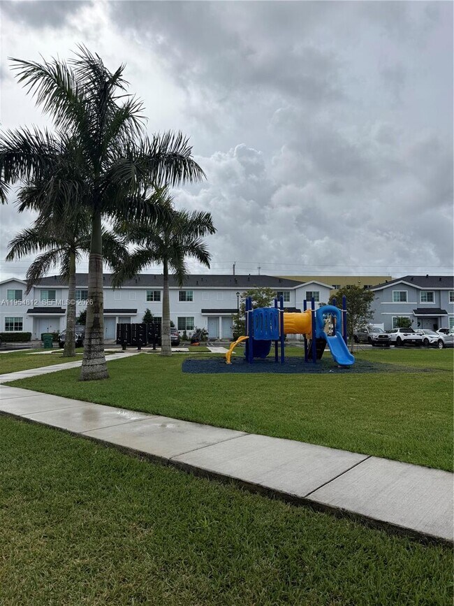 Building Photo - 585 NW 11th St