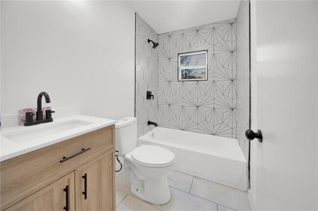 Building Photo - 3119 Piper Dr