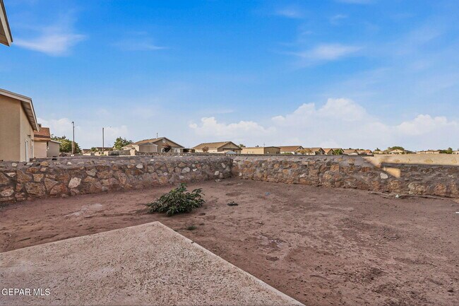 Building Photo - 714 HC Gilbert Minjares Dr
