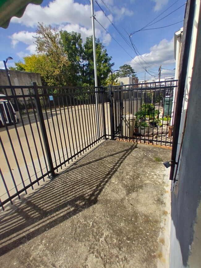 Building Photo - Spacious West Philly Home
