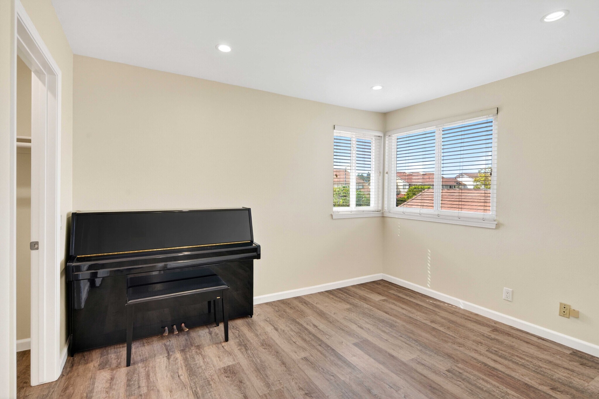 Building Photo - 19539 Shadow Springs Way