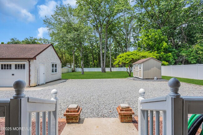Building Photo - 1280 Whitesville Rd