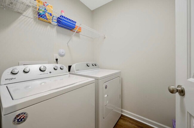 Building Photo - 155 Rossell Park Cir