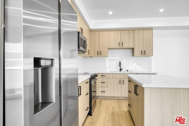 Building Photo - 10828 Hesby St