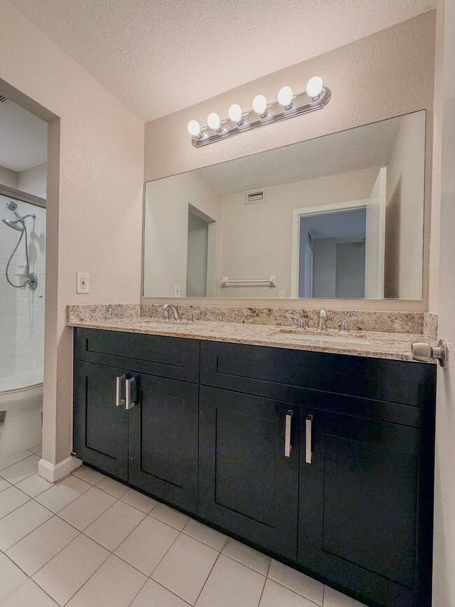 Building Photo - 1913 N Congress Ave