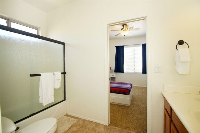 Building Photo - 4 Bedroom Furnished Gilbert Home