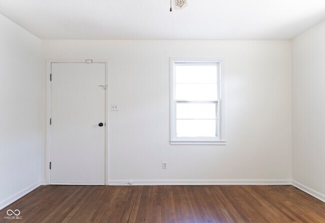 Building Photo - 370 N Bazil Ave
