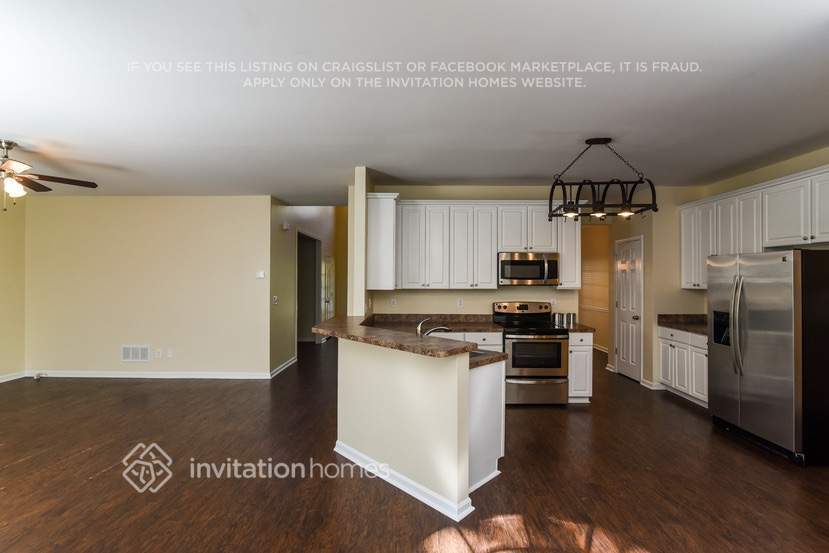 Building Photo - 430 Croftwood Close