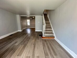 Building Photo - Newly Renovated 3 Bedroom and 1 Bathroom T...