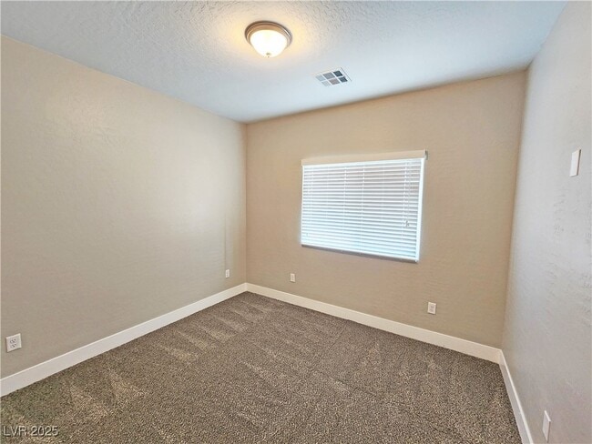 Building Photo - 1111 Sixshooter Ave