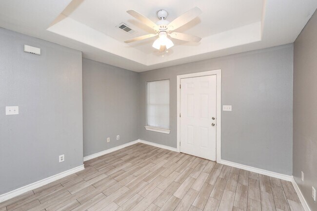 Building Photo - 205 W San Carlos St