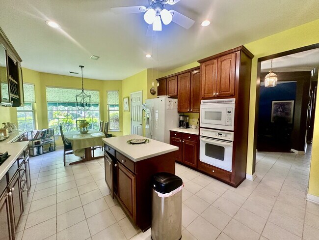 Building Photo - Two Bedroom plus Office Furnished Home in Sun City!