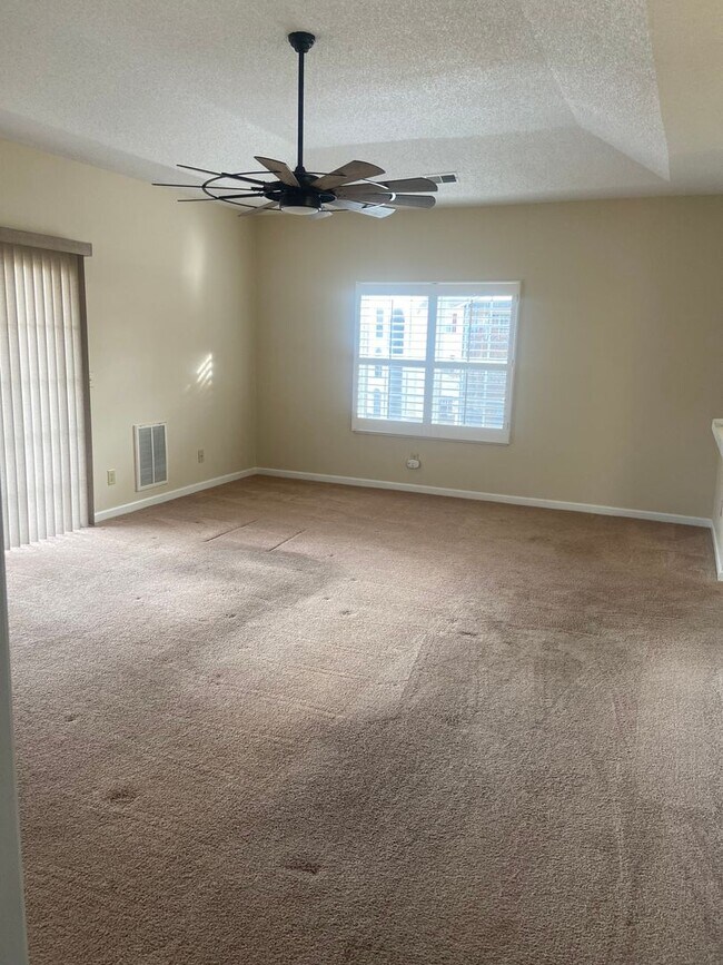 Building Photo - 190-206 (11) (NO TRANSFERS!)