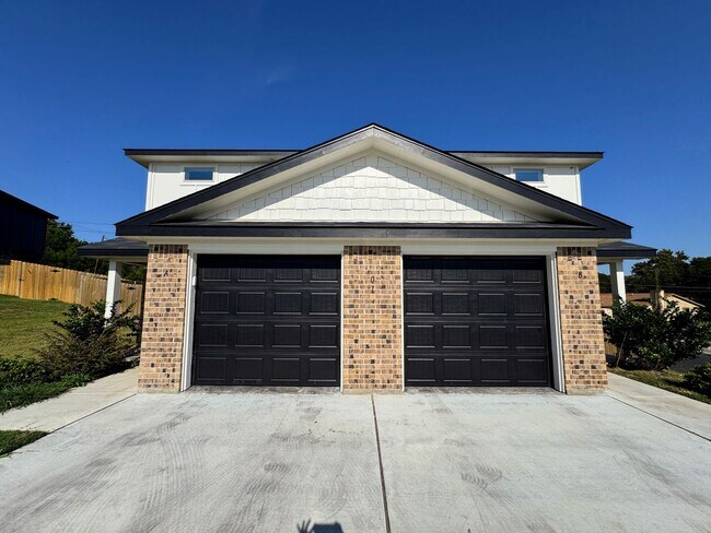 Building Photo - 301 Agua Chiquita Ct