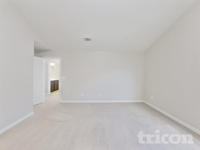 Building Photo - 131 Quail Springs Rd