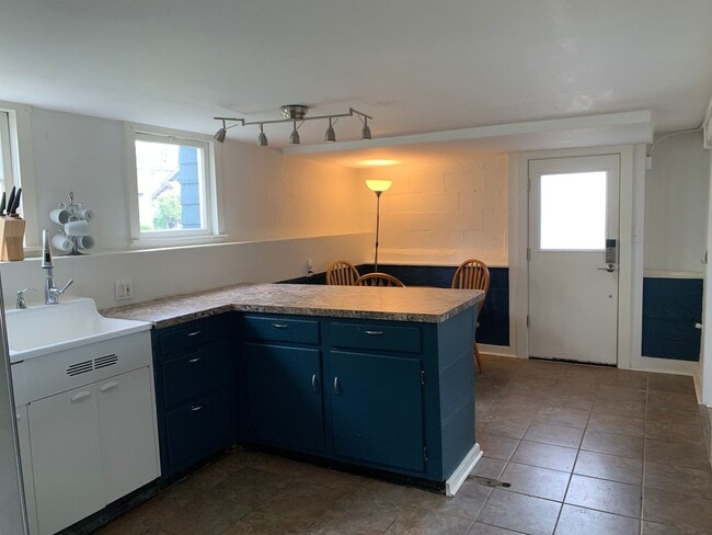 Building Photo - Darling 1 bedroom, 1 bath in the heart of Wallingford!