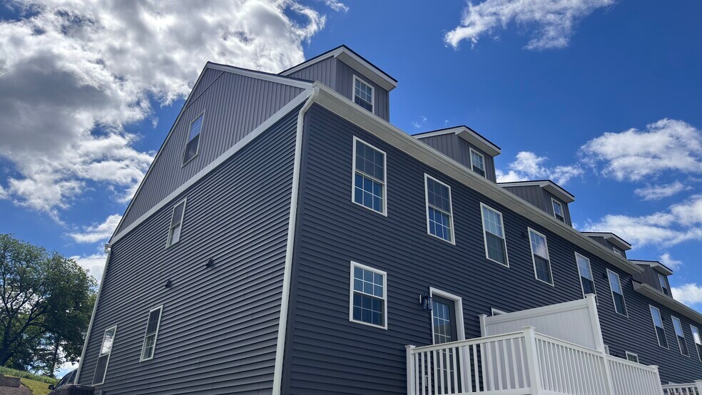 Building Photo - 19 Burk Ct