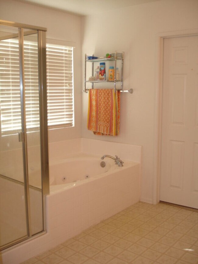 Building Photo - Beautiful 4-Bedroom Home in the Mint Canyon Community of Canyon Country!