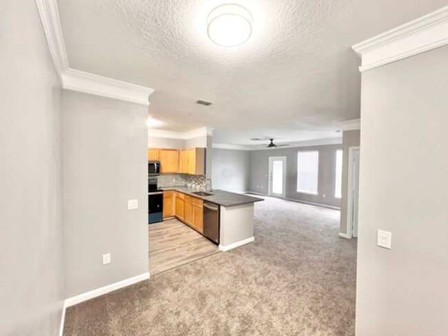 Building Photo - Orlando - 3 Bedroom, 2 Bathroom - $1,845.00