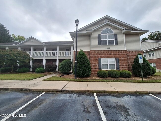 Building Photo - 2412 King Richard Ct