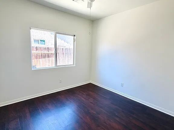 Building Photo - "Charming 3-Bed Oasis with Cozy Fireplace on Lighthouse Dr, Bakersfield!"