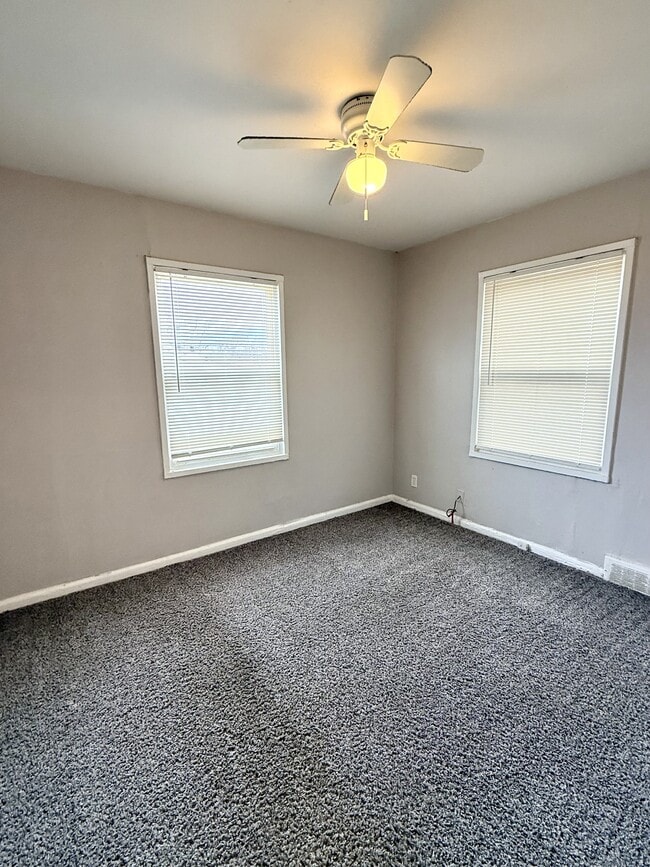 Building Photo - 9534 Charlotte St