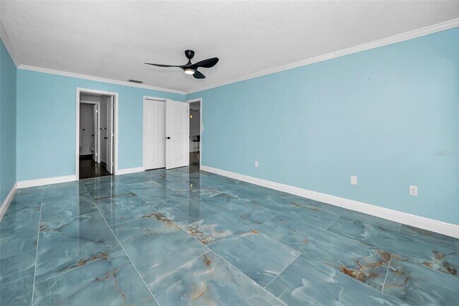 Building Photo - 100 Bluff View Dr