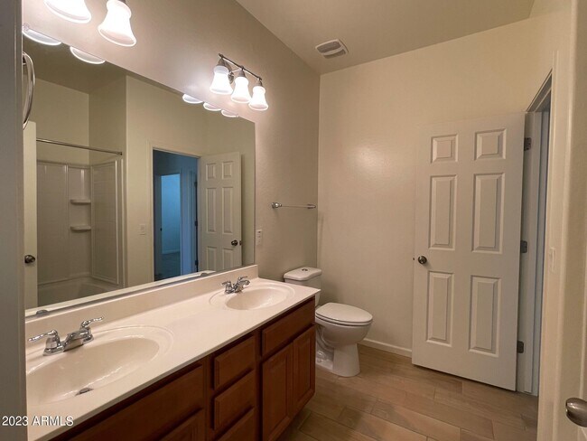 Building Photo - 7621 W Quail Track Dr