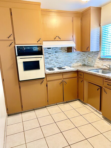 Kitchen - 676 Garland Ave