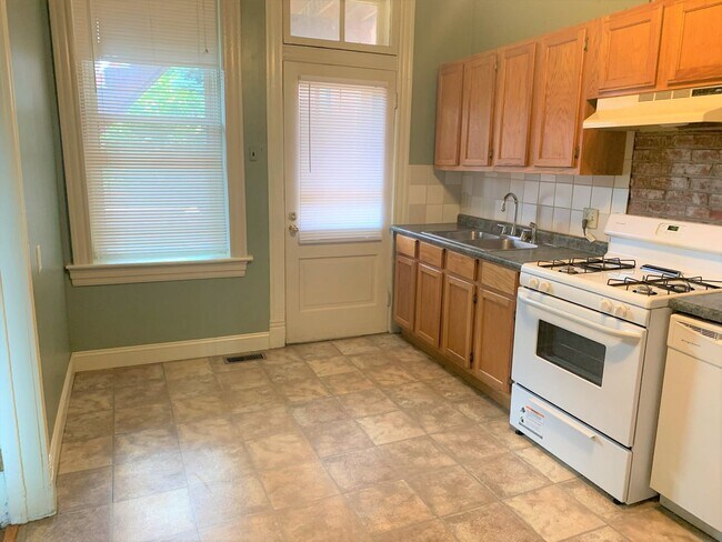 Building Photo - 1077 S Taylor Ave