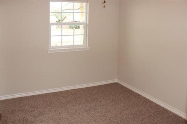 Building Photo - 404 SW 71st St