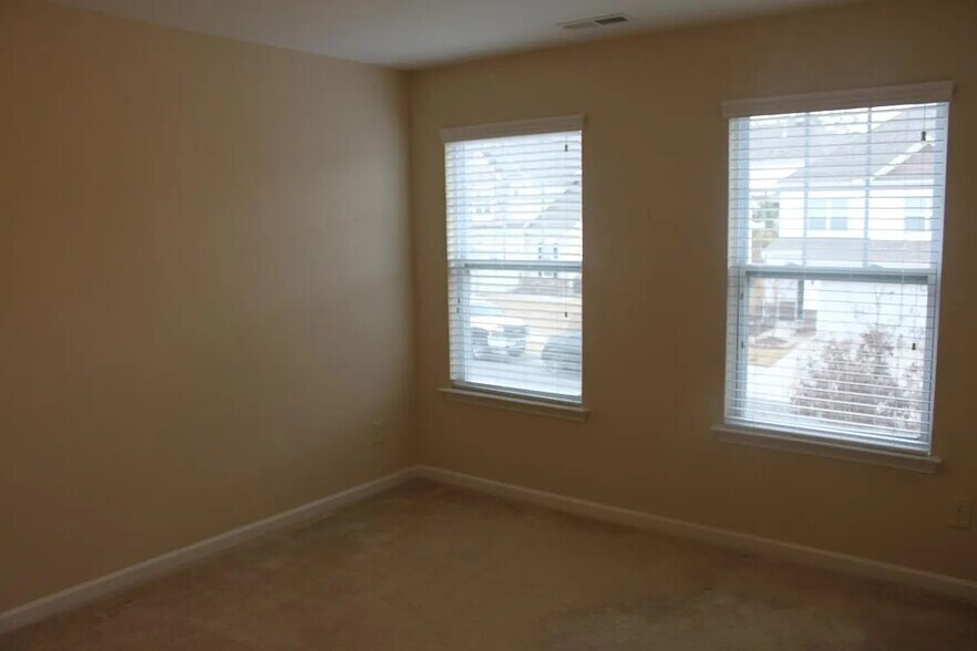 Building Photo - Room in Townhome on Skyros Loop
