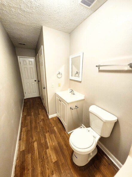 Building Photo - 5230 Beach Dr