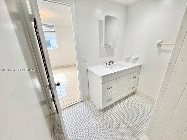 Building Photo - 10090 NW 80th Ct