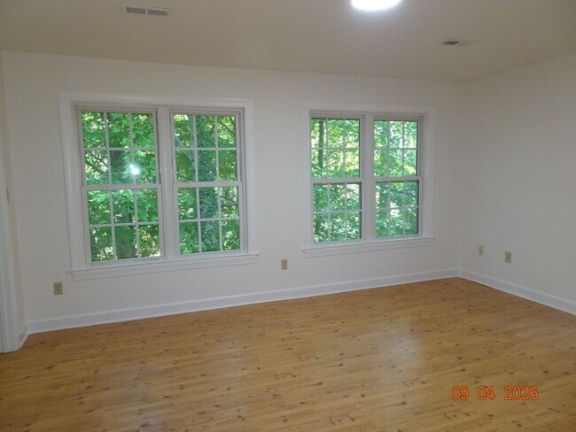 Building Photo - 1350 Jamestown Rd