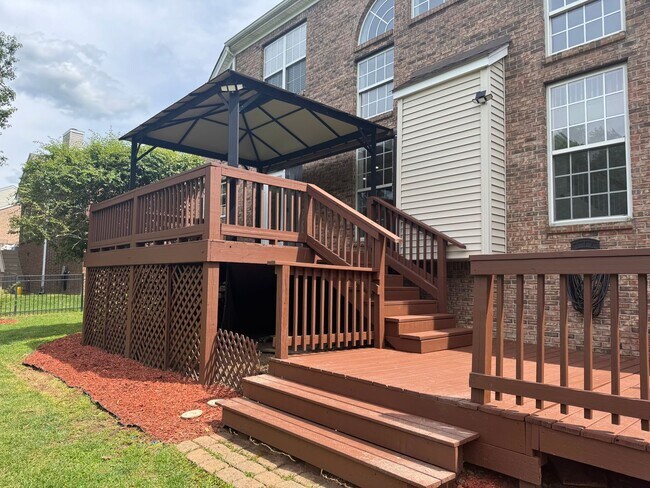 Building Photo - Brentwood 4BR Home
