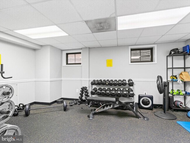 Building Photo - 1801 Clydesdale Pl NW