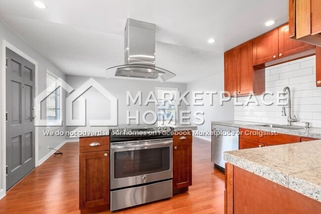 Building Photo - 615 S 225th St